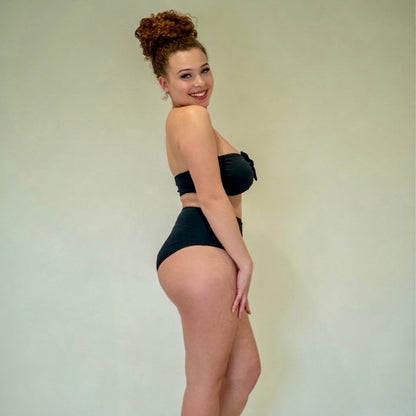 De zwarte bandeau-top met meerdere draagmogelijkheden van de Class-collectie