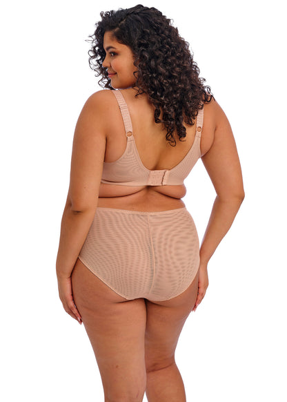 curvy woman wearing a Plussize full cup bra in nude colour in satinlike fabric with mesh and lace details