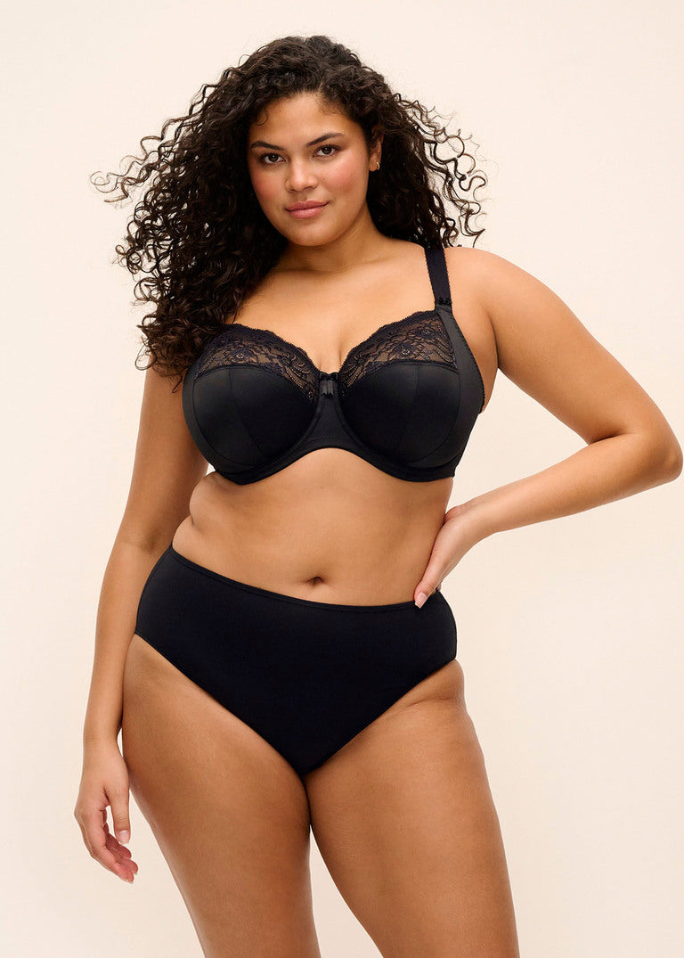 curvy woman wearing a big cup bra in black with stretch lace 