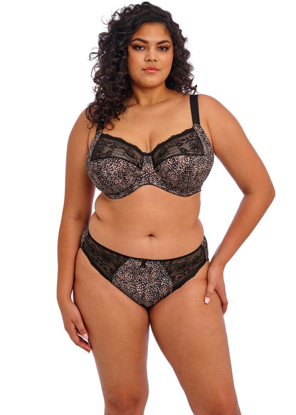 curvy woman wearing a big cup bra in ebony brown with subtile leaves print in soft pink and brown stretch lace 