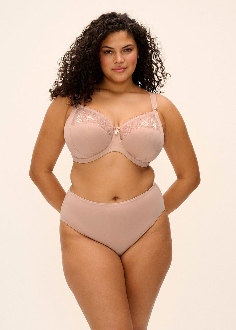 curvy woman wearing a big cup bra in sahara beige with stretch lace 