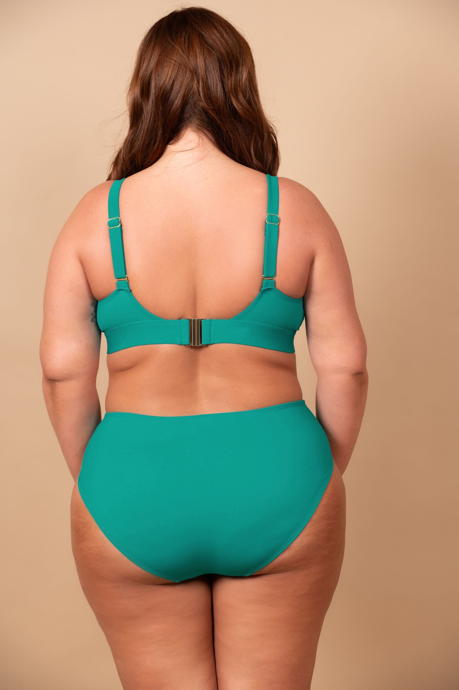 The Class Full Bikini Top emerald green with adjustable straps and buckle closure