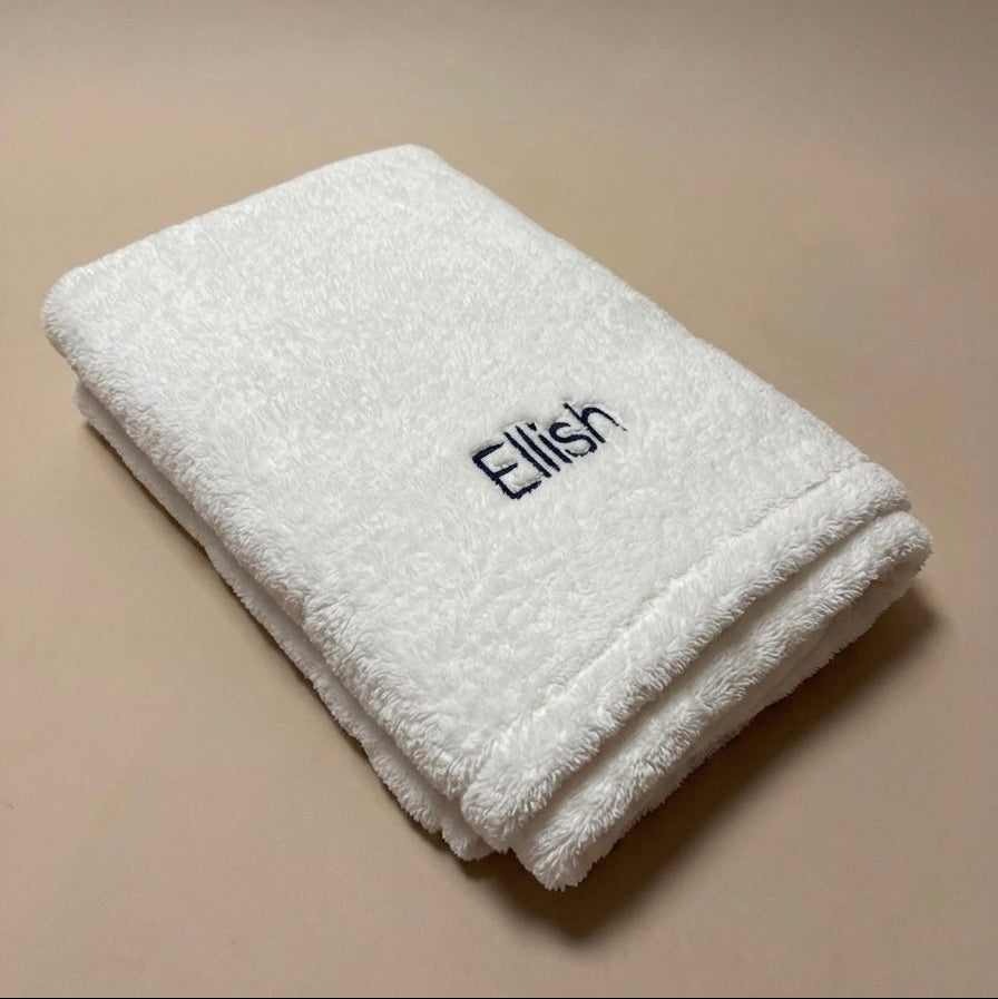 A luxury xxl beach towel for 2 persons made from baboo and cotton