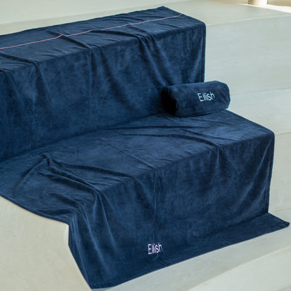 A luxury xxl beach towel for 2 persons made from baboo and cotton