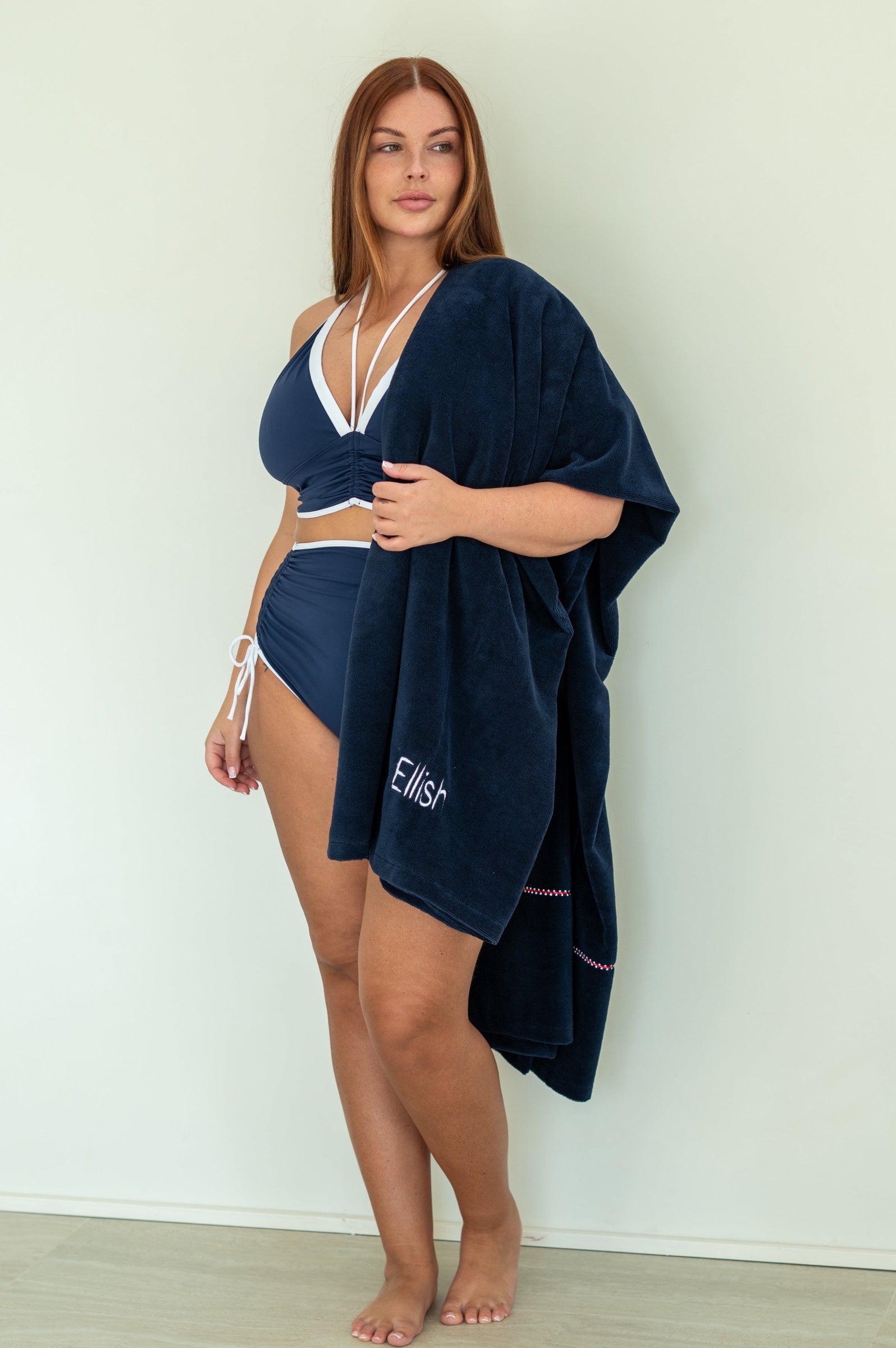 A luxury xxl beach towel for 2 persons made from baboo and cotton