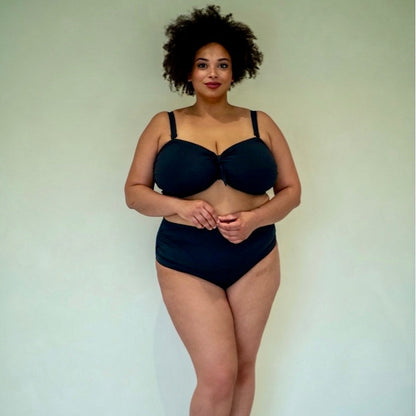 De zwarte bandeau-top met meerdere draagmogelijkheden van de Class-collectie